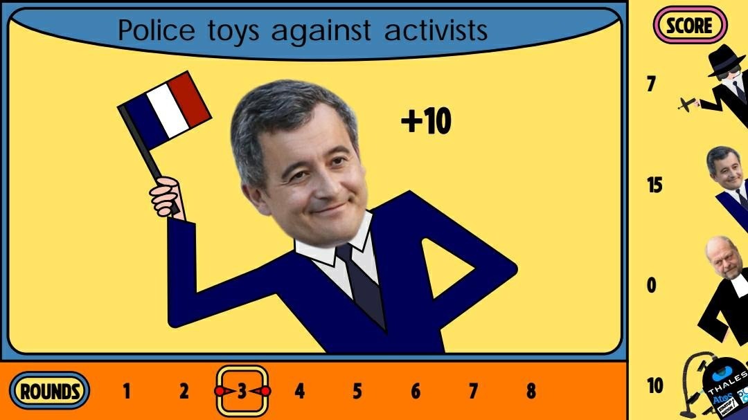 Une slide avec la caricature de Darmanin tenant un drapeau français.